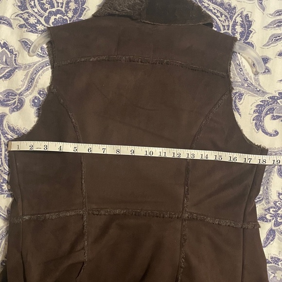 Vest - Picture 7 of 7